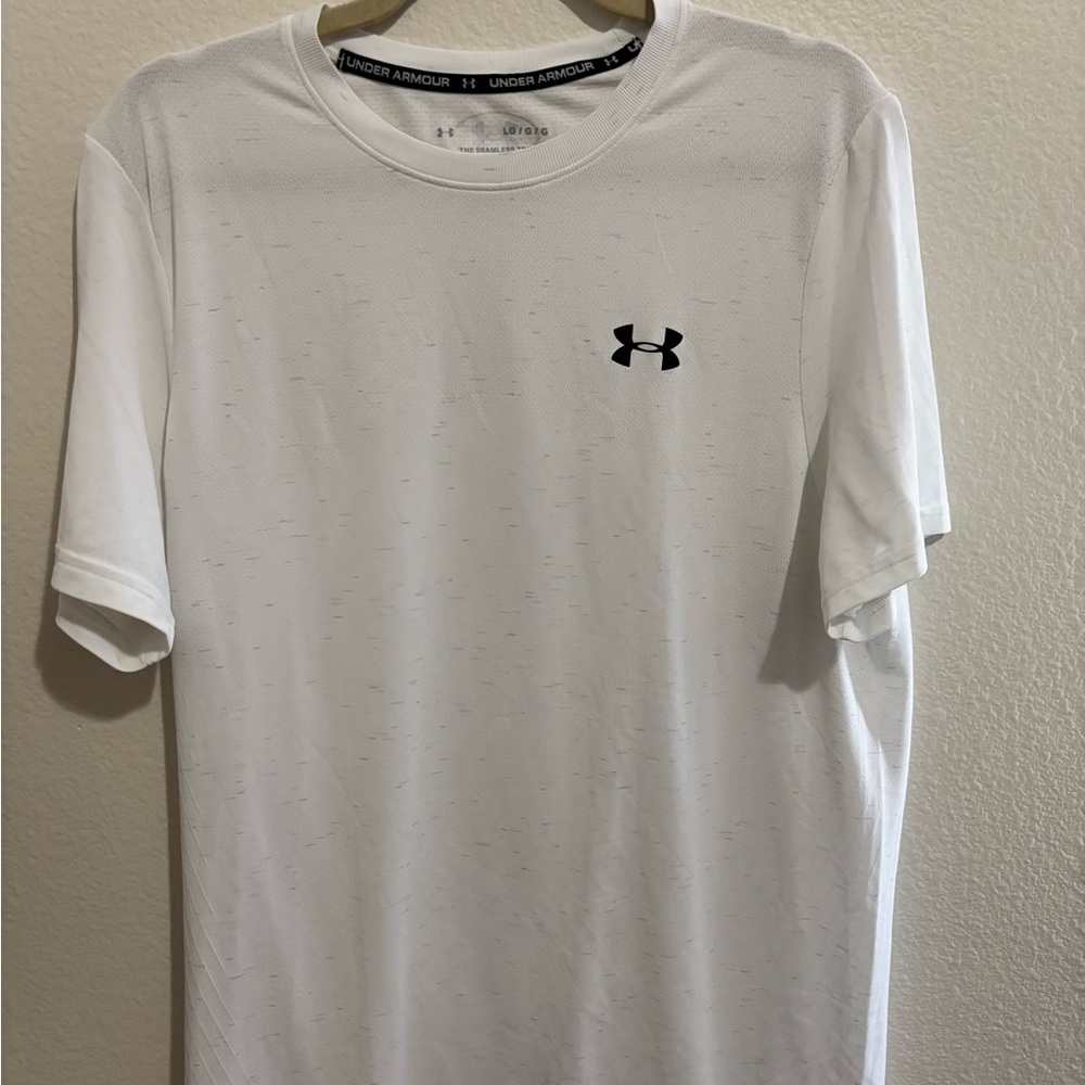 Under Armour White Short Sleeve Tee Athletic Comfort size L